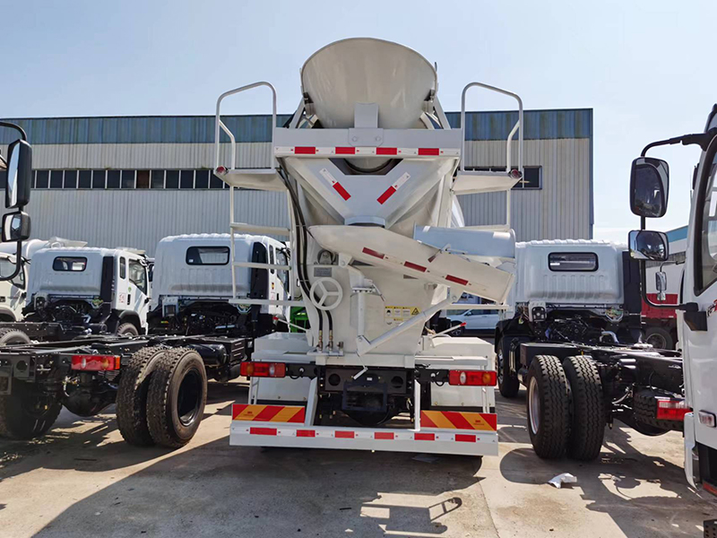 東風(fēng)S600單橋5.5攪拌車(chē)